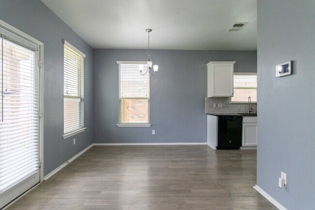 Building Photo - 6505 Clear Brook Dr