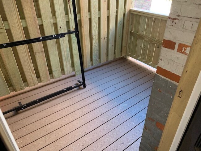 Building Photo - Great 2 Bed Available NOW