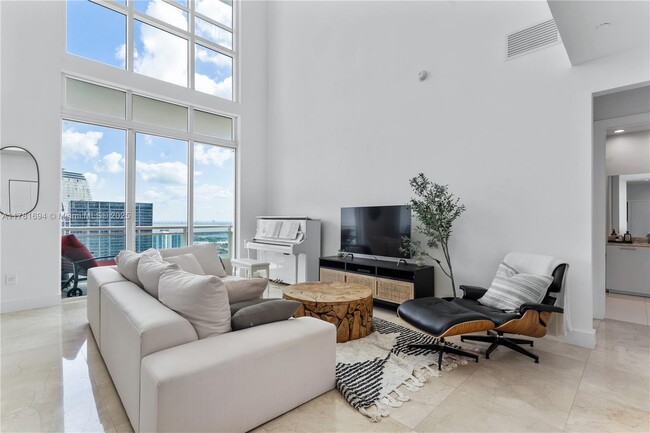 Building Photo - 950 Brickell Bay Dr