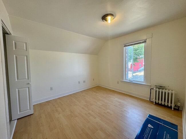 Building Photo - $2,850 Spacious Portland 3BD/1.5BA Single Family Home | Available Now