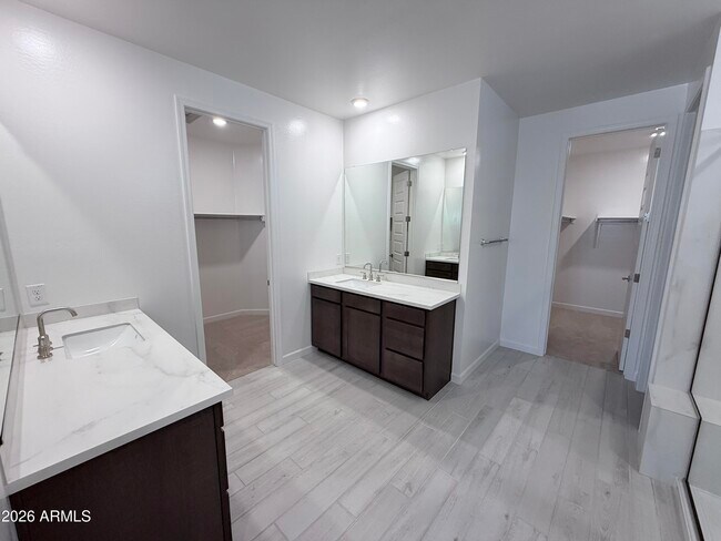 Building Photo - 6991 W Pinnacle Vista Dr