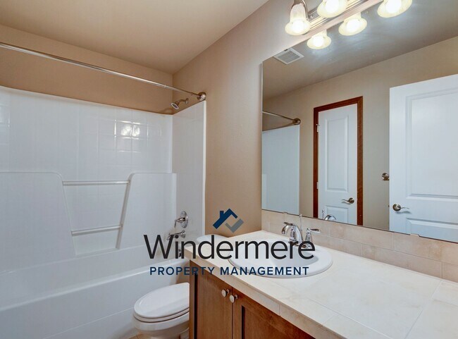 Building Photo - 3 Bedrooms 2 Bath Located In Crosby Commons