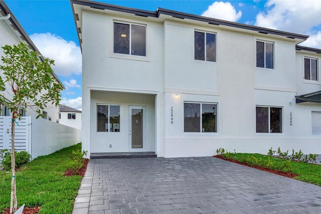 Building Photo - 22555 SW 125th Ave