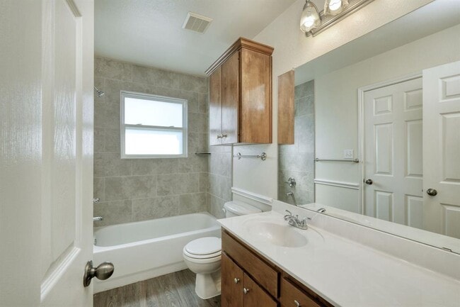 Building Photo - 2215 Dry Creek Dr