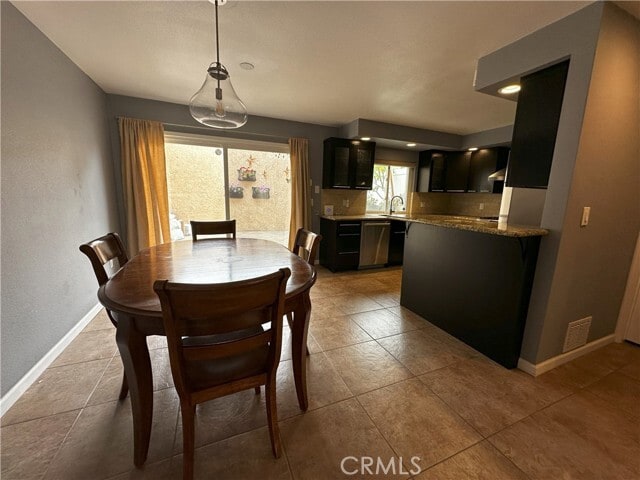 Building Photo - 18598 Creek