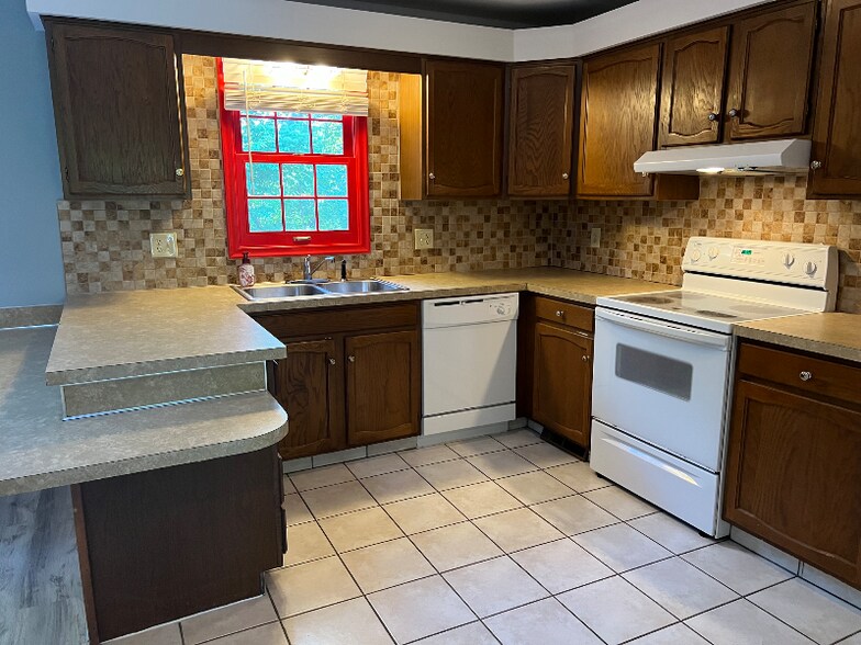 Building Photo - 9019 Saddle Horn Dr