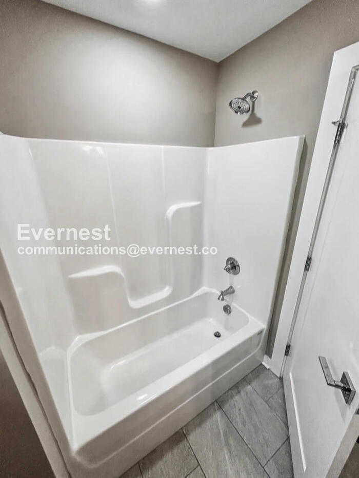 Building Photo - 608 Mason Ward Pl