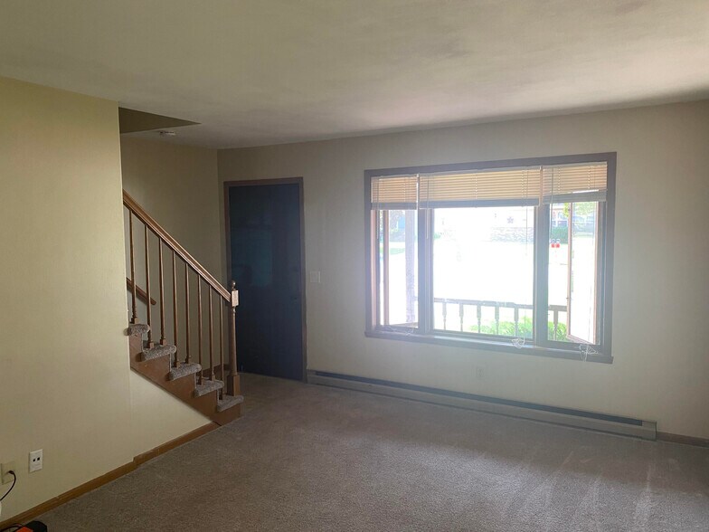 Building Photo - 686 Trailsway Ln