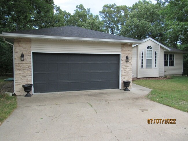 Building Photo - 3 bedroom house in Lake Ozark for rent