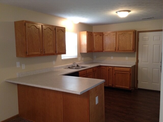 Building Photo - 1344 Crescent Ct