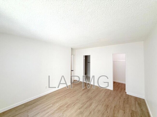 Building Photo - 1426 S Point View St