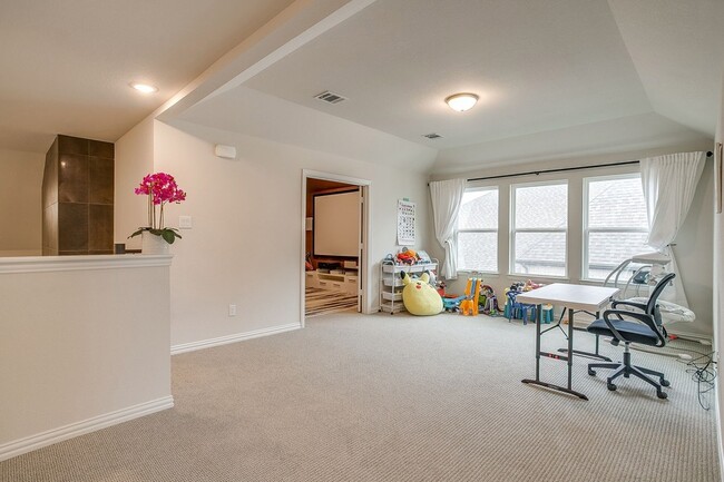 Building Photo - 550 Peppercress Ln