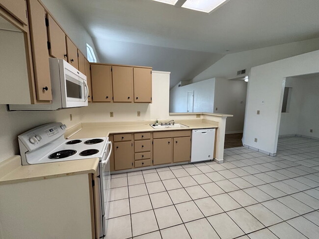 Building Photo - Spacious 3 Bedroom Home for $2200!