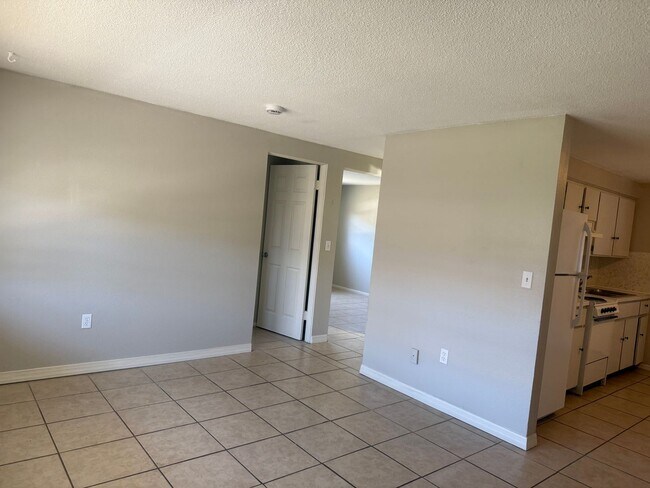 Building Photo - Palmetto Gardens 2/1 duplex