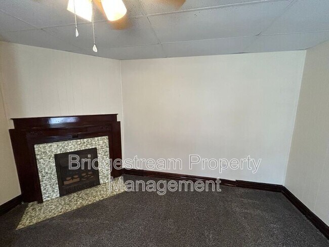 Building Photo - 434 S Mulberry St