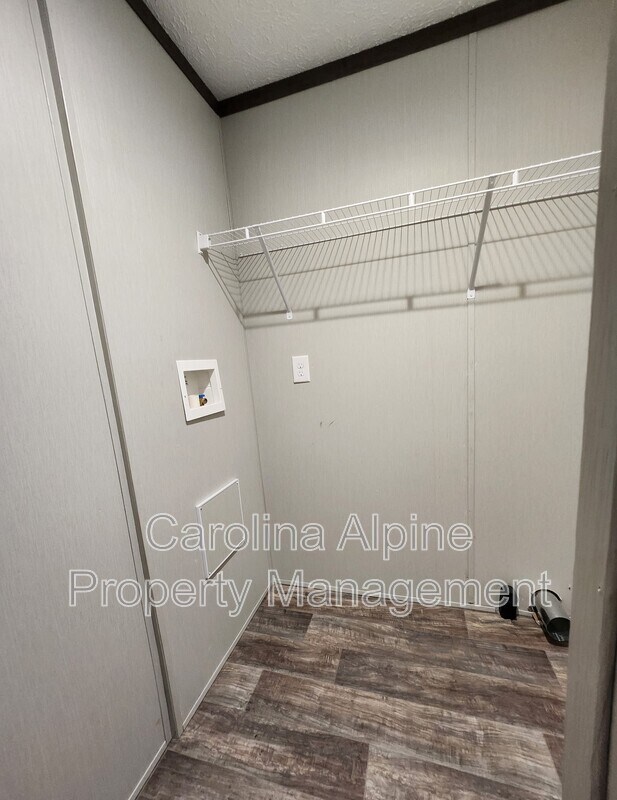 Building Photo - 220 Starling Ln