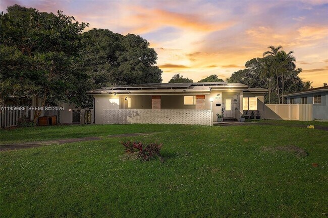 Building Photo - 14530 Garden Dr