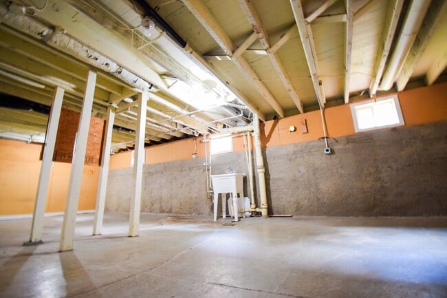 Building Photo - Spacious 4BD/2BA Two-Story Home w/ Fenced Yard & Huge Basement! Pets OK!