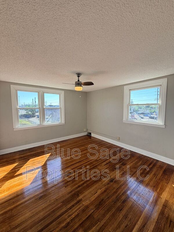 Building Photo - 66 Folcroft Ave