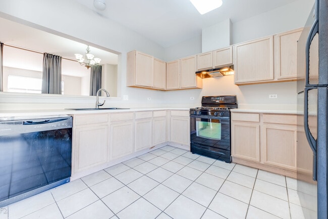 Building Photo - 3377 Ravinia Cir