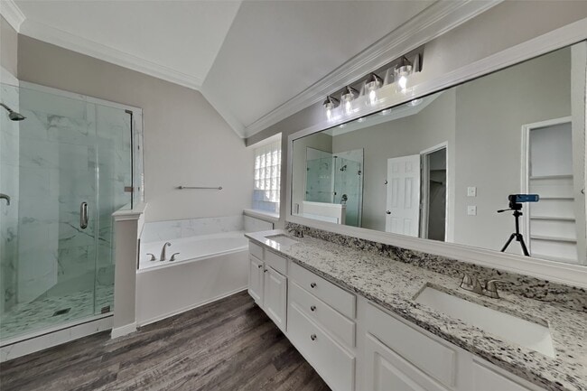 Building Photo - 1114 Woodley Bend