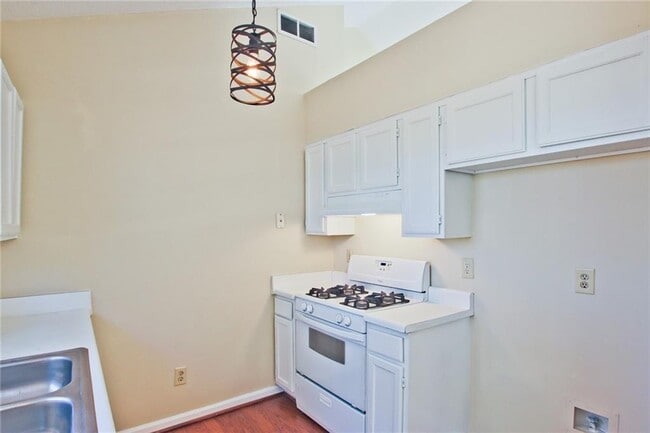 Building Photo - 3657 River Ridge Ct