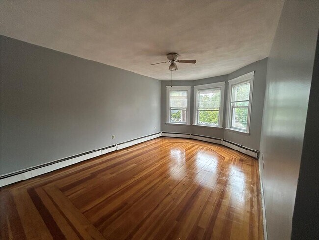 Building Photo - 915 Dexter St