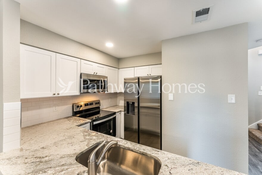 Building Photo - 920 Fairbanks Cir