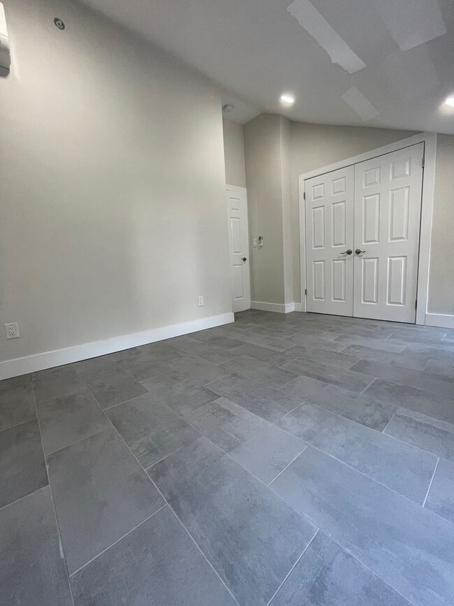 Building Photo - 57 Lander St