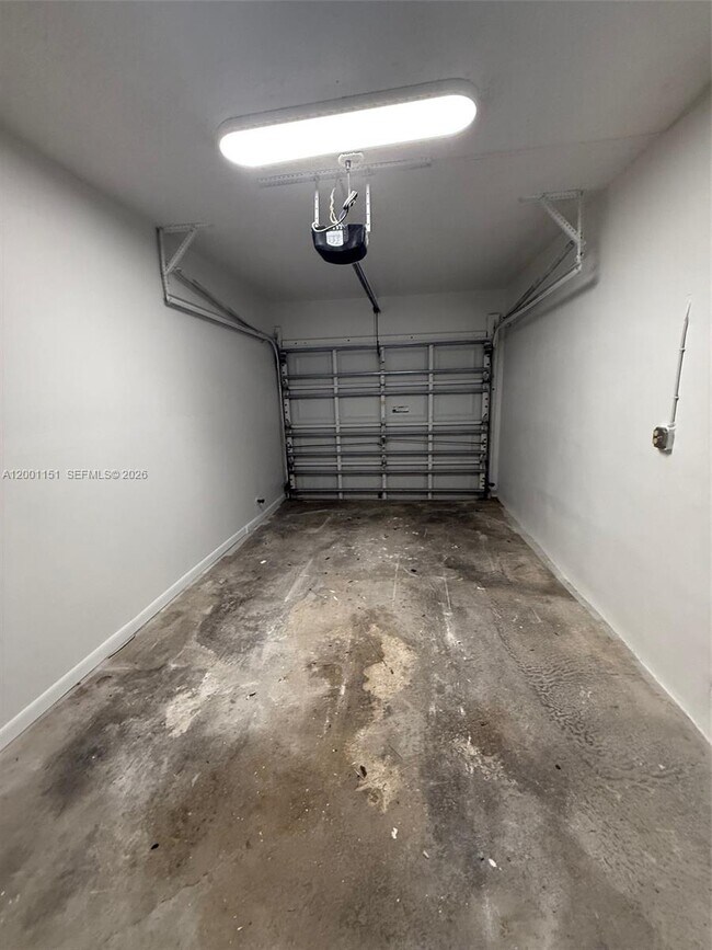 Building Photo - 6651 SW 137th Ct