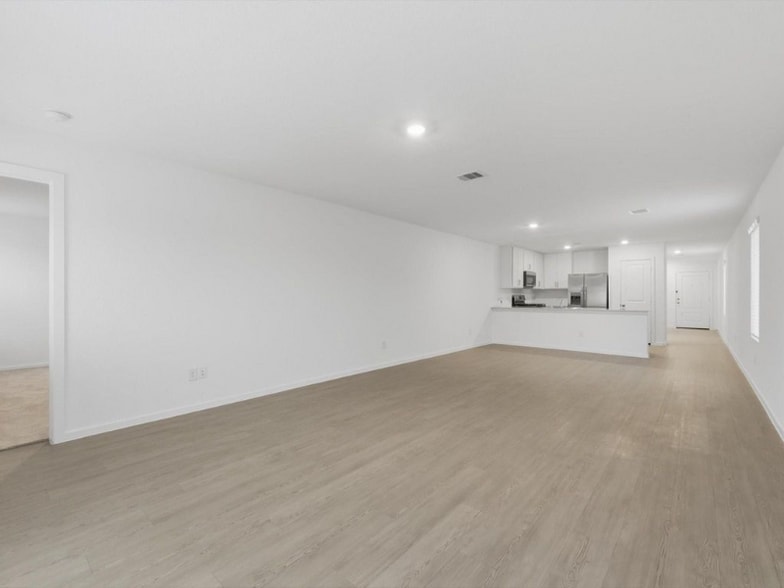 Building Photo - 25409 Carnation Ct