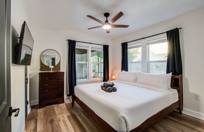 Building Photo - 5312 Jefferson St