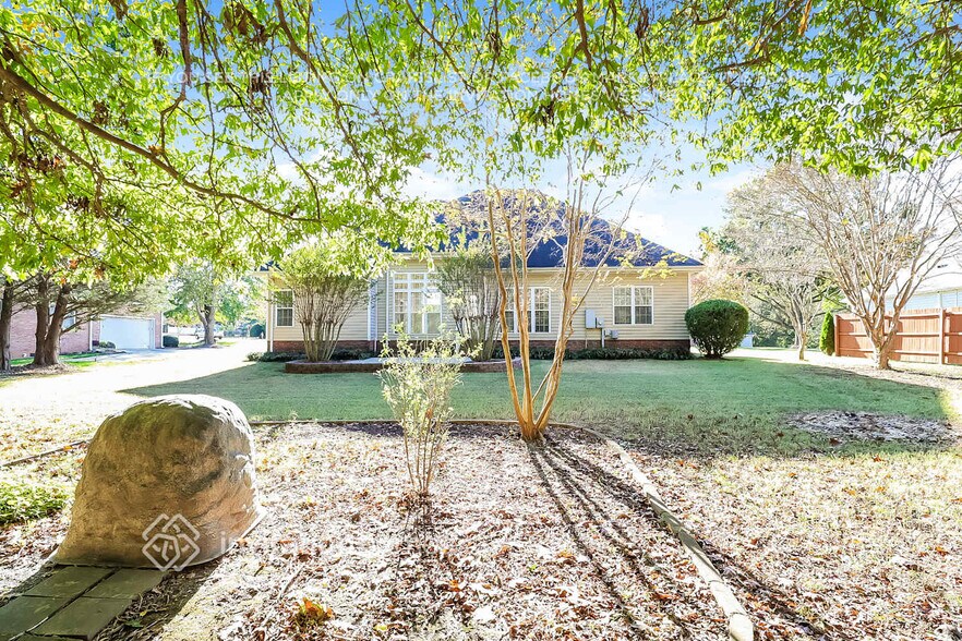 Building Photo - 1201 Chandlers Field Dr