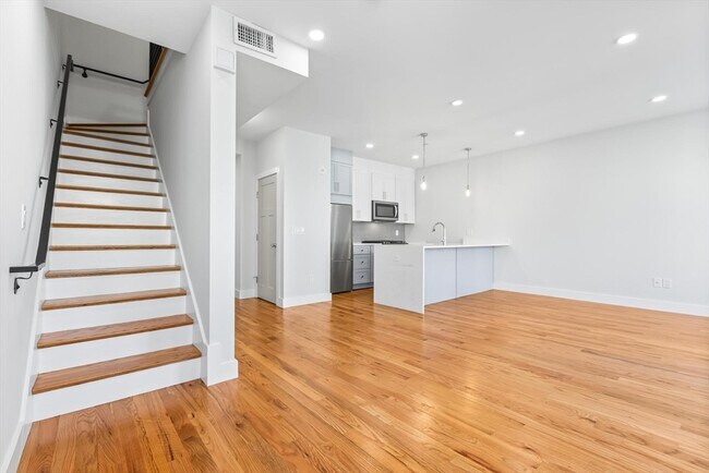 Building Photo - 181 Bennington St