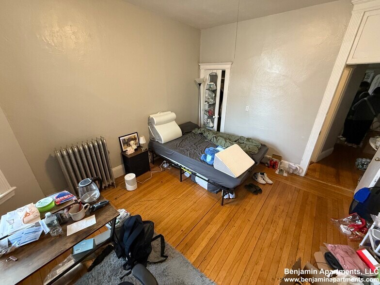 Building Photo - 463 Park Dr