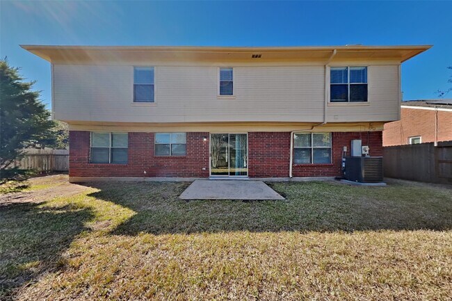 Building Photo - 3911 Spring River Dr