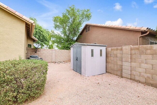 Building Photo - Beautiful Chandler home with pool!
