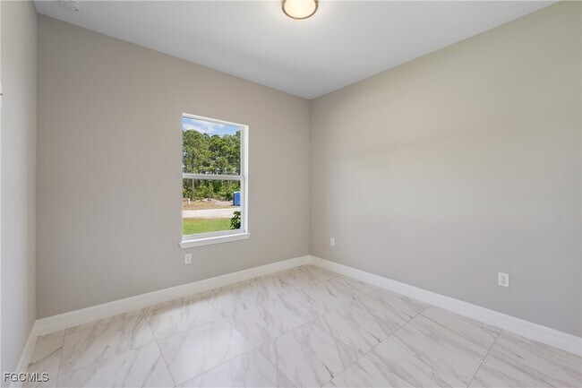 Building Photo - 540 Genoa Ave S