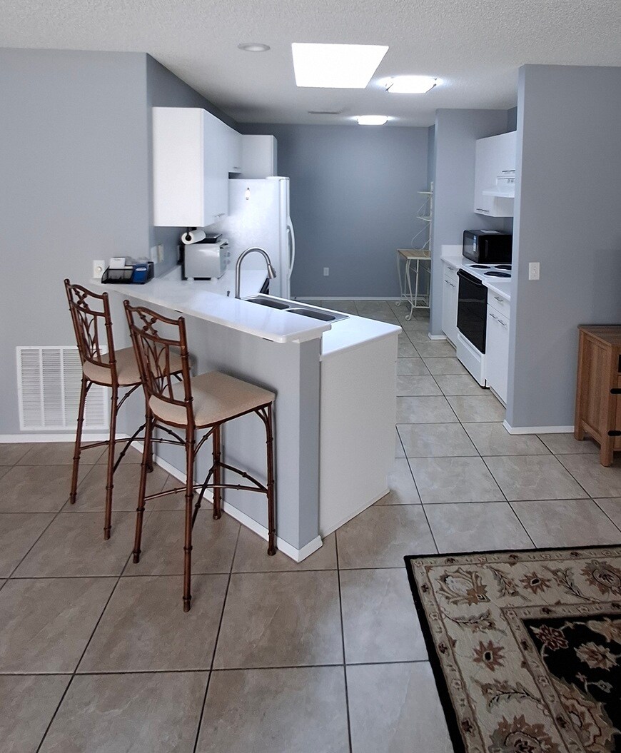 Building Photo - 2140 Estevez Dr
