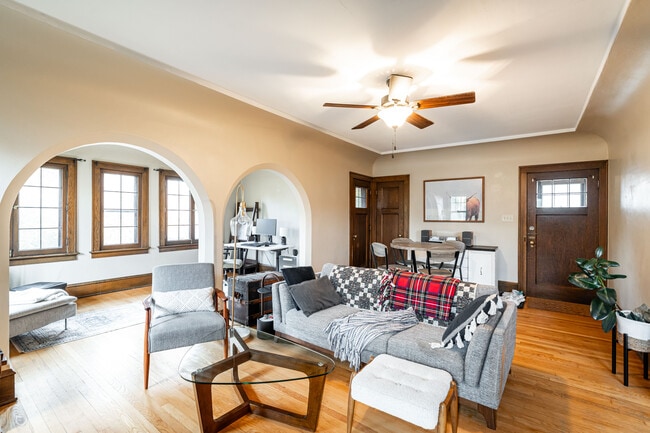 Building Photo - 522 N 65th St