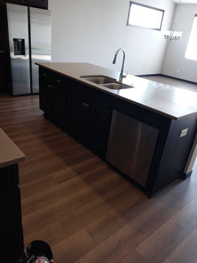 Building Photo - Beautiful 3-bedroom, 2-bath home at Woodbr...