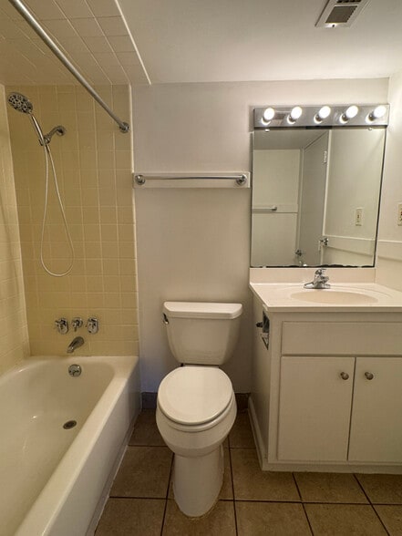 Building Photo - 925 Cleveland St