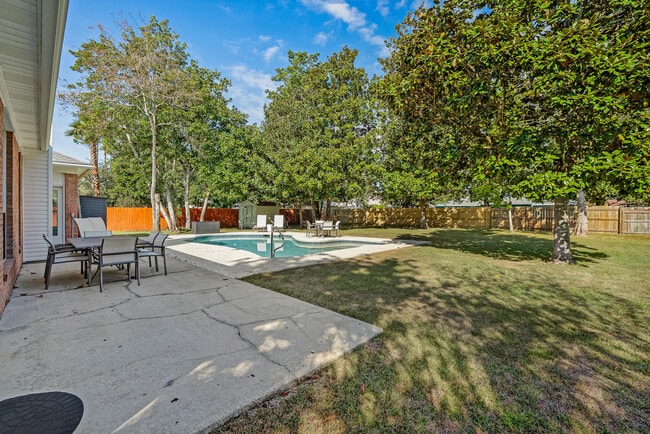 Building Photo - 114 Dana Pointe