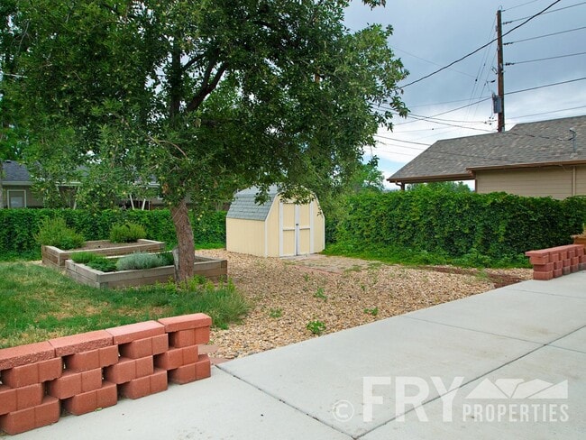 Building Photo - Classic bungalow with modern finishes in burgeoning Regis neighborhood.