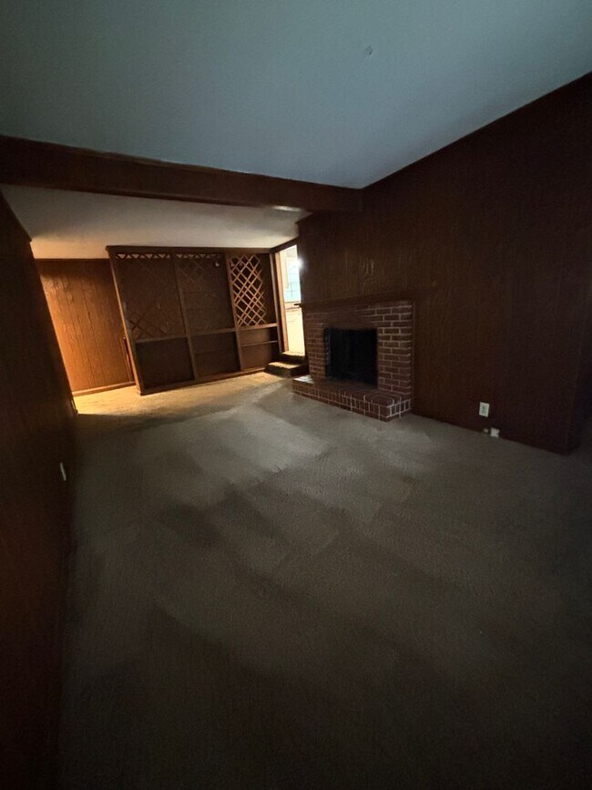 Building Photo - 3 Bedroom 1 Bath Home For Rent