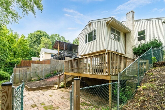 Building Photo - 518 Bloomfield Ave