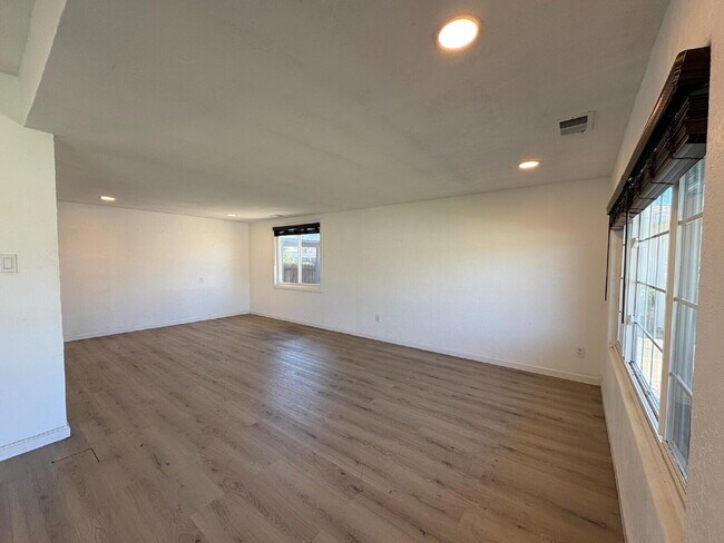 Building Photo - Charming Gilroy Home For Rent