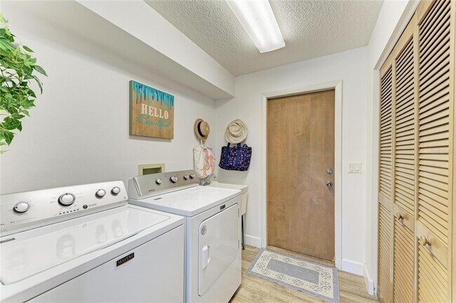 Building Photo - 405 Bayside Ln