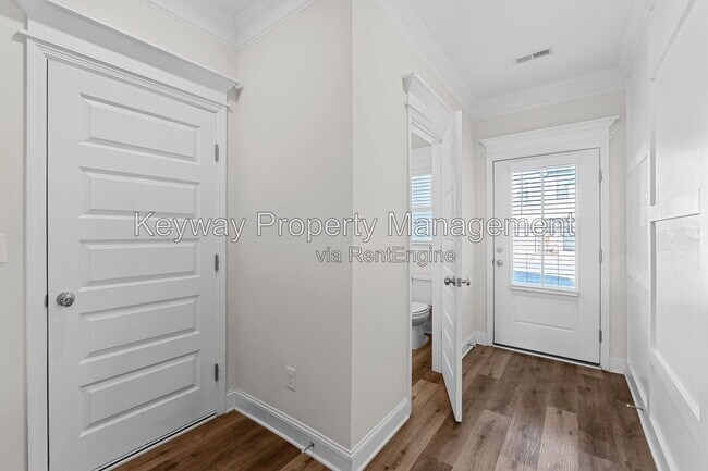 Building Photo - 331 Sumac Trail