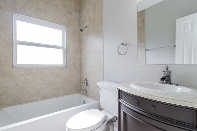 Building Photo - 3404 Paris Pl